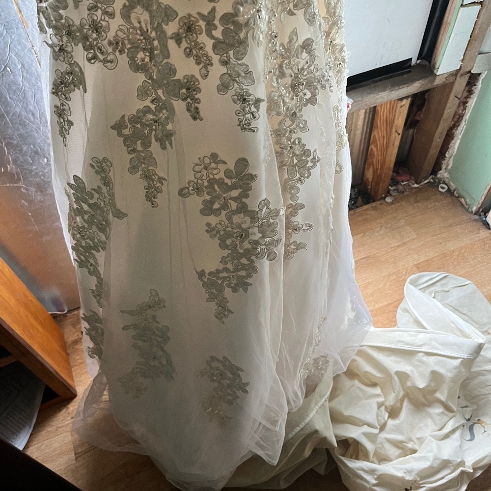 Weddings dress